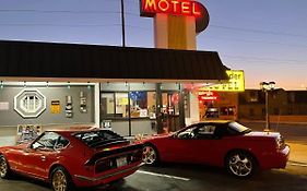 Highlander Motel